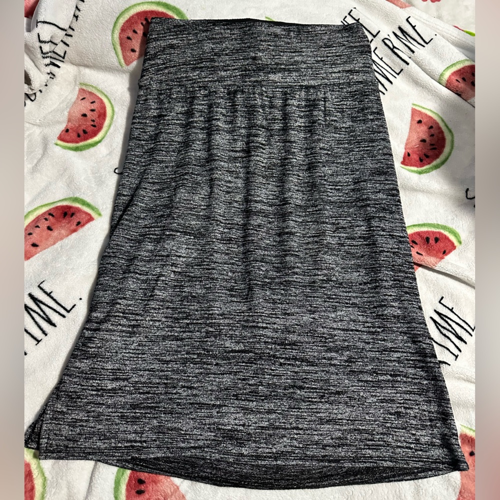 🎀 Apt 9 midi skirt with side slit in a weathered dark grey black. 🩷